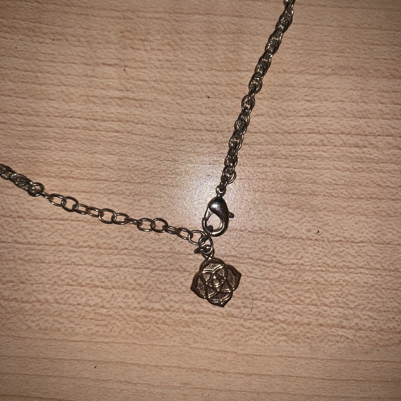 Kendra Scott Rayne Gold necklace in Red - Picture 3 of 4